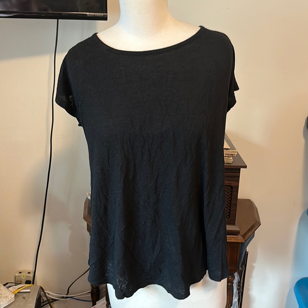 Cute black loose t-shirt!